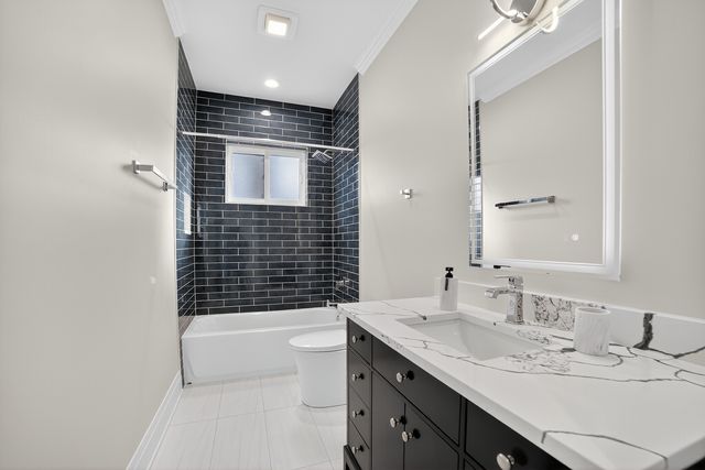 3019 N Kenneth Avenue, Chicago, IL 60641