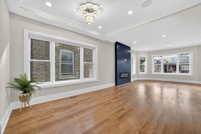 3019 N Kenneth Avenue, Chicago, IL 60641