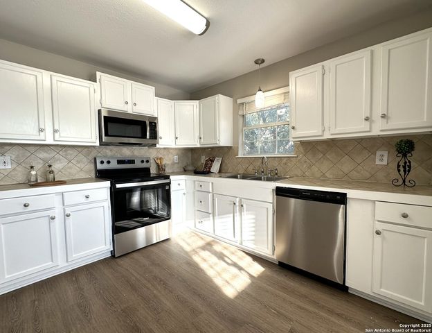 123 Poolside, Canyon Lake, TX 78133