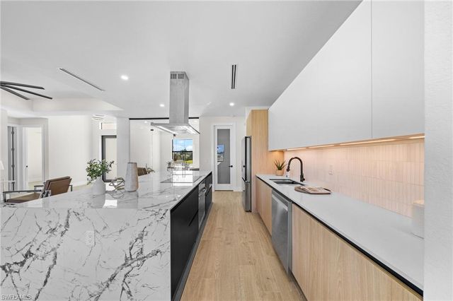 317 NE 15th TER, Cape Coral, FL 33909