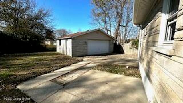 8910 Novelle St, Louisville, KY 40258