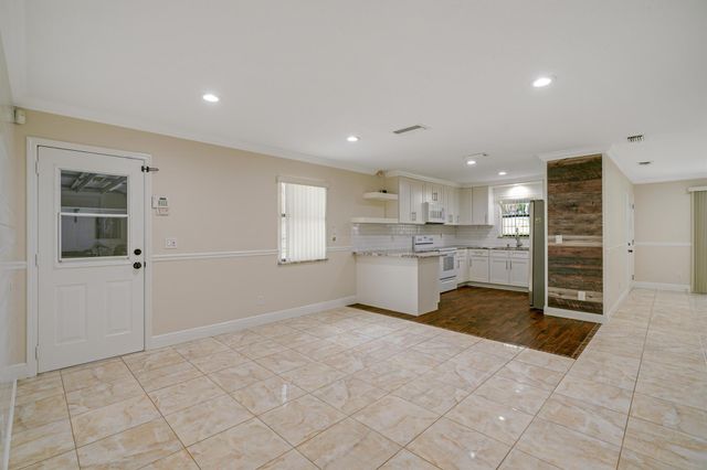 1001 Gatewood Avenue, Fort Pierce, FL 34982