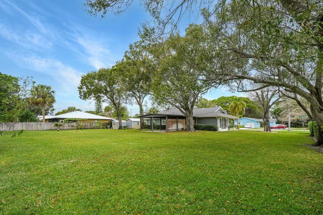 1001 Gatewood Avenue, Fort Pierce, FL 34982