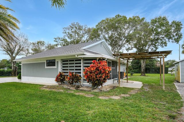 1001 Gatewood Avenue, Fort Pierce, FL 34982