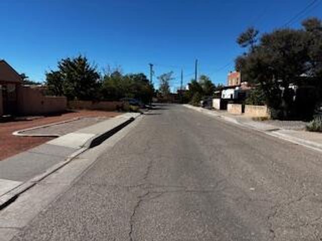 1804 Slate Avenue NW, Albuquerque, NM 87104