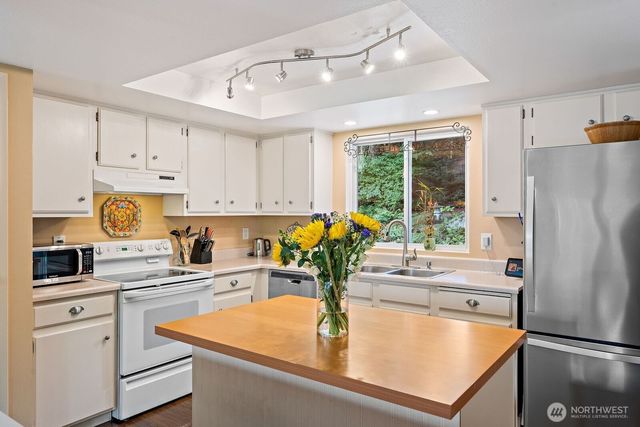 17117 NE 84th Street, Redmond, WA 98052