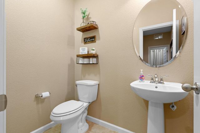 15901 Four Corners Ct, Lathrop, CA 95330