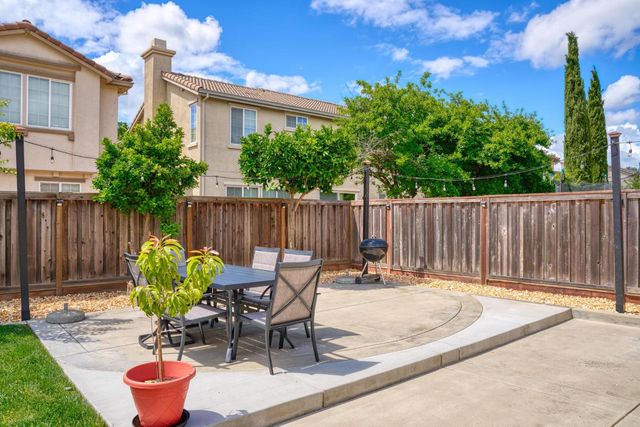 15901 Four Corners Ct, Lathrop, CA 95330