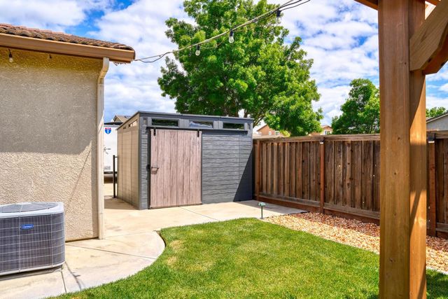 15901 Four Corners Ct, Lathrop, CA 95330