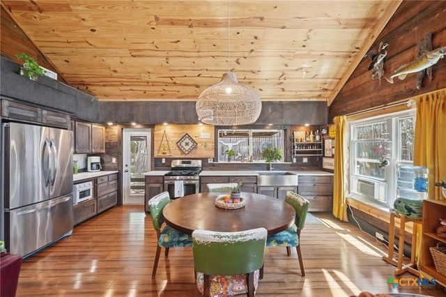 117 Roundup Drive, Wimberley, TX 78676