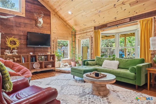117 Roundup Drive, Wimberley, TX 78676