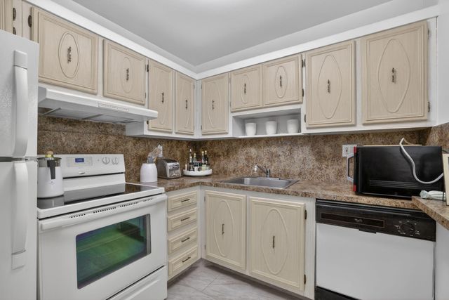 5681 SW 2nd Court, Margate, FL 33068