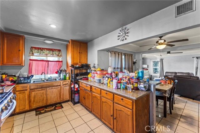 3165 Oakwood Avenue, Lynwood, CA 90262