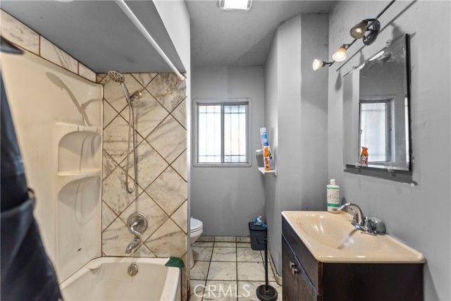 3165 Oakwood Avenue, Lynwood, CA 90262