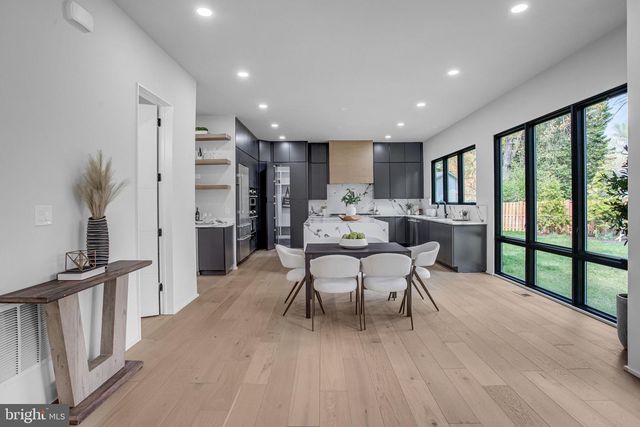 8313 SYRACUSE CIR, Vienna, VA 22180