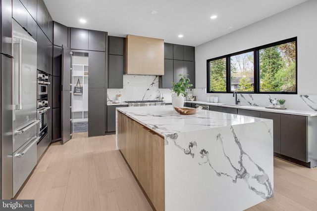 8313 SYRACUSE CIR, Vienna, VA 22180