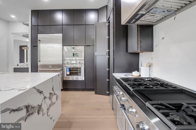 8313 SYRACUSE CIR, Vienna, VA 22180