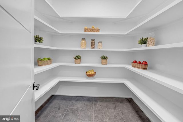 8313 SYRACUSE CIR, Vienna, VA 22180