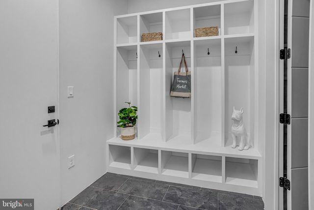 8313 SYRACUSE CIR, Vienna, VA 22180