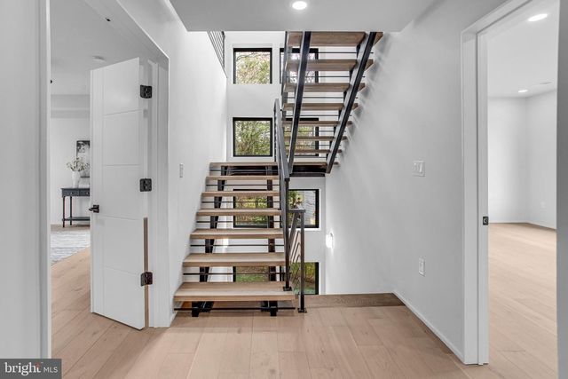 8313 SYRACUSE CIR, Vienna, VA 22180