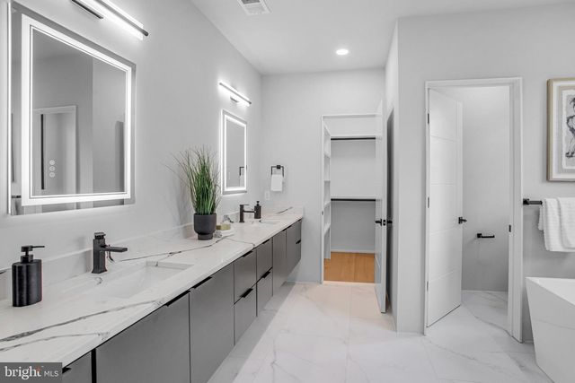 8313 SYRACUSE CIR, Vienna, VA 22180