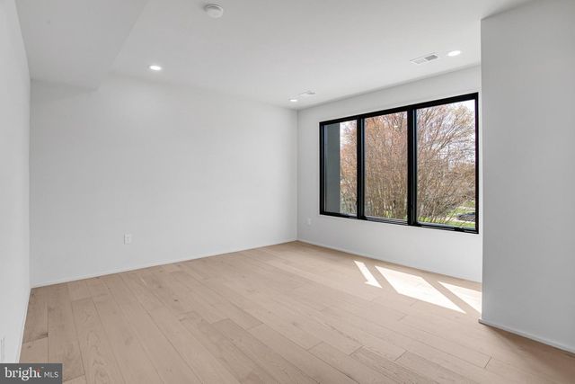 8313 SYRACUSE CIR, Vienna, VA 22180