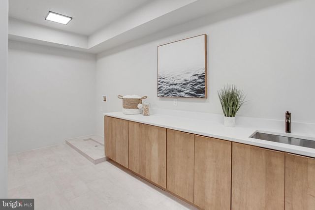 8313 SYRACUSE CIR, Vienna, VA 22180