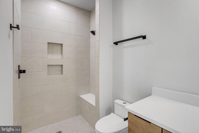 8313 SYRACUSE CIR, Vienna, VA 22180