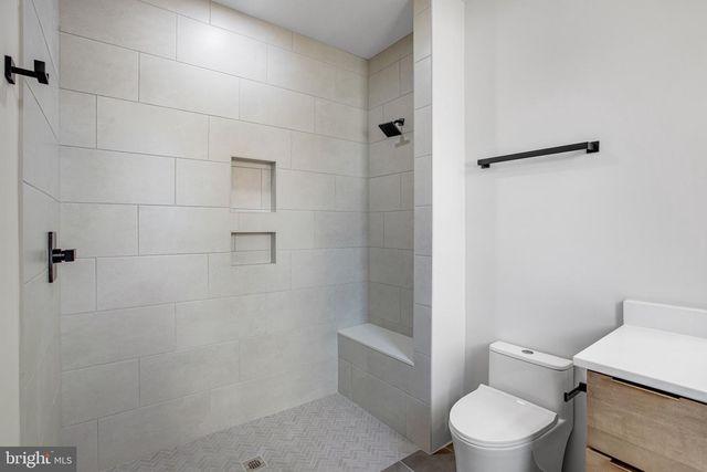 8313 SYRACUSE CIR, Vienna, VA 22180