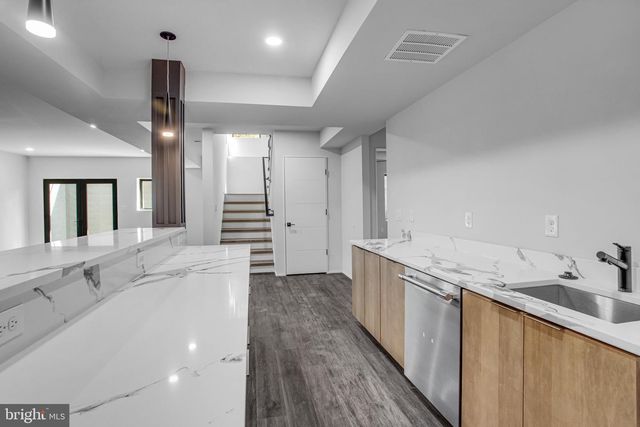 8313 SYRACUSE CIR, Vienna, VA 22180