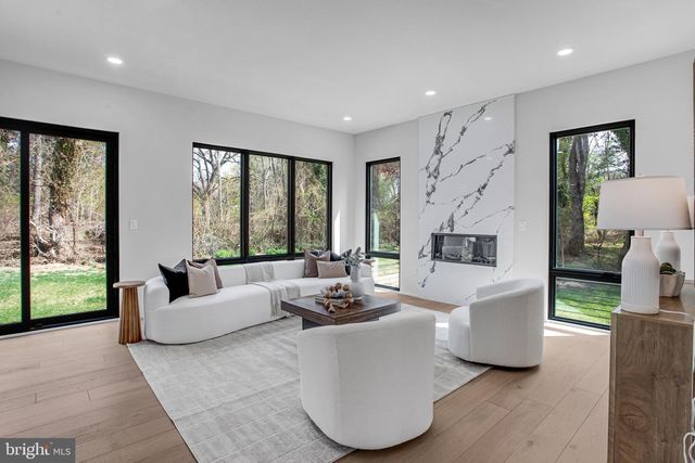 8313 SYRACUSE CIR, Vienna, VA 22180