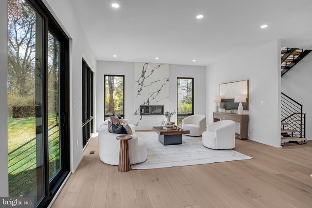 8313 SYRACUSE CIR, Vienna, VA 22180