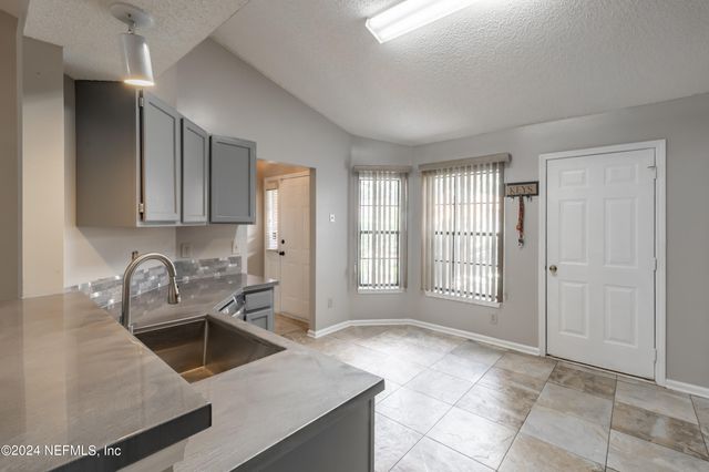 1736 DAYTONA Lane, Jacksonville, FL 32218