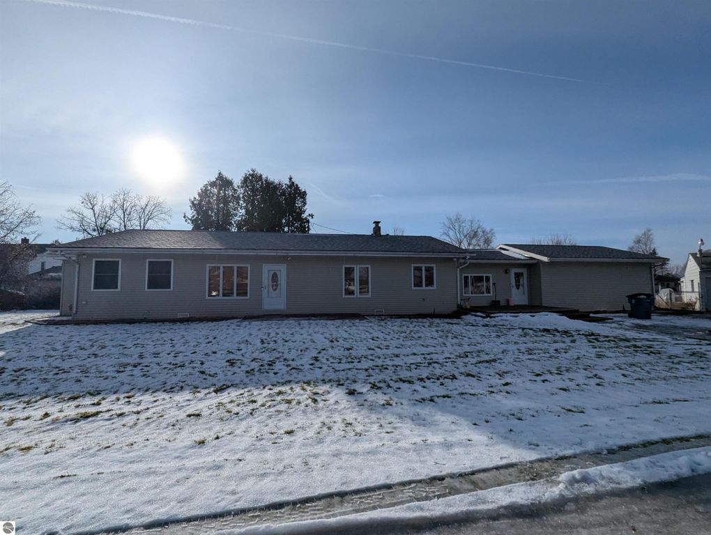 Image 1 of property listing at 534 S Main Street, Au Gres, MI 48703