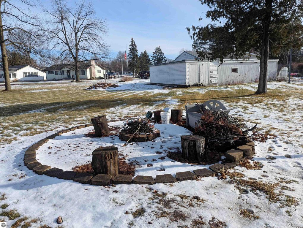 Image 10 of property listing at 534 S Main Street, Au Gres, MI 48703