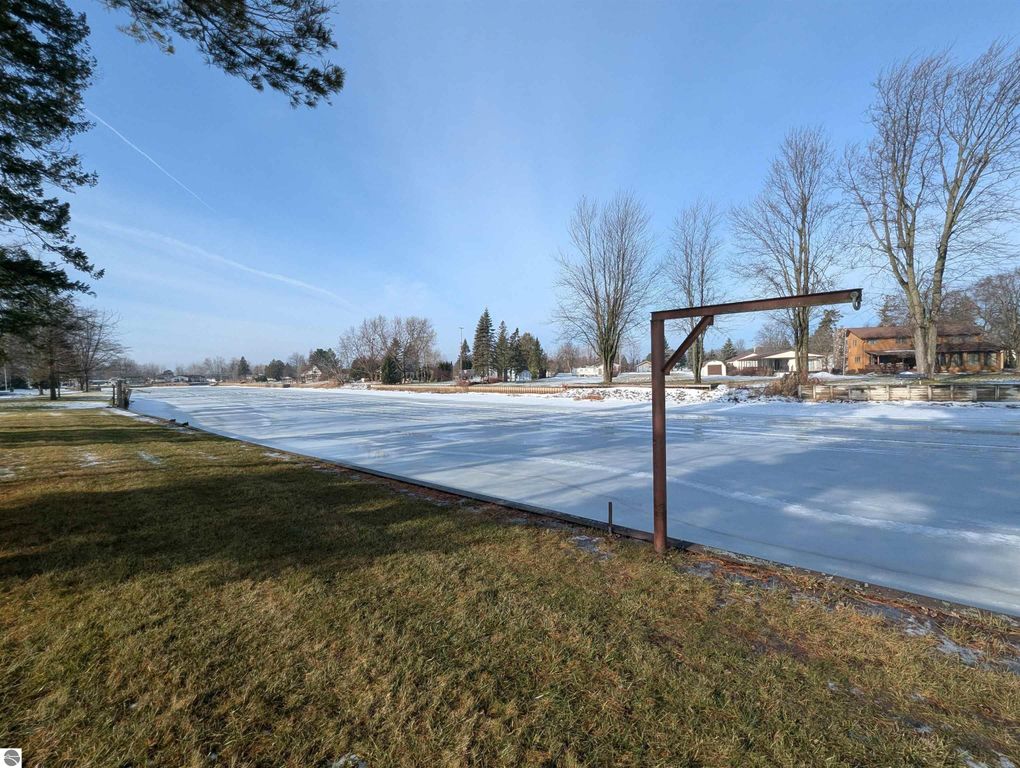 Image 11 of property listing at 534 S Main Street, Au Gres, MI 48703