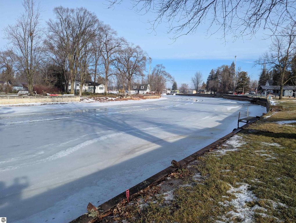 Image 13 of property listing at 534 S Main Street, Au Gres, MI 48703