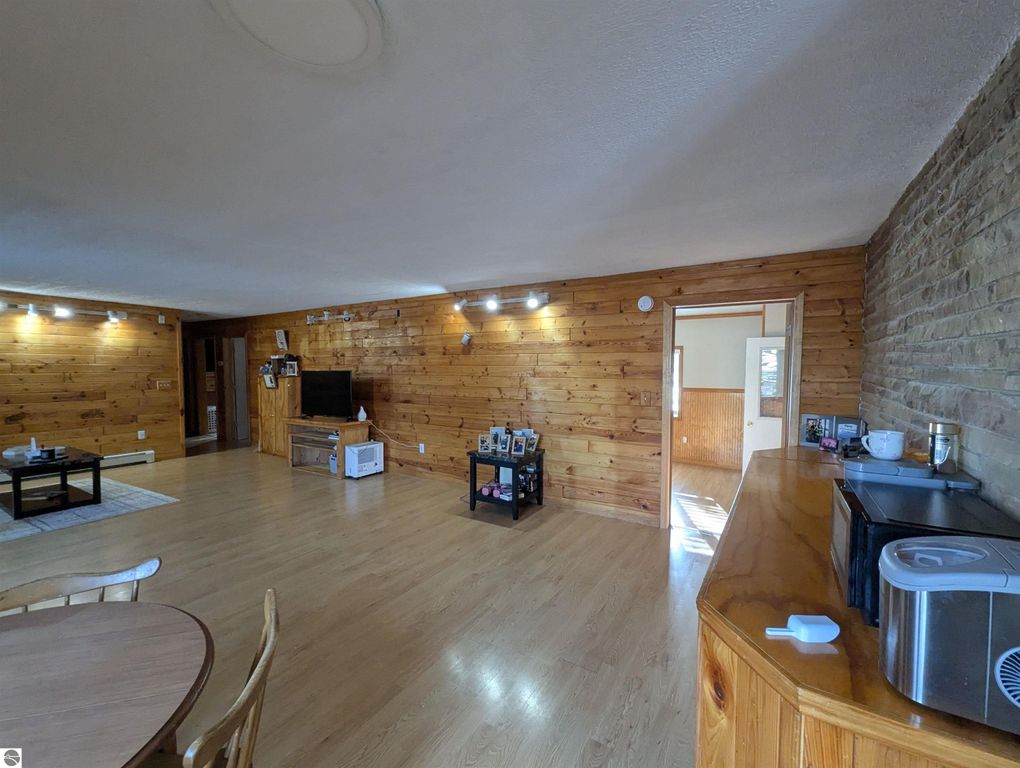 Image 17 of property listing at 534 S Main Street, Au Gres, MI 48703