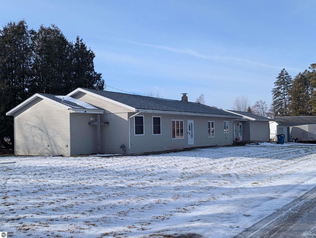 Image 3 of property listing at 534 S Main Street, Au Gres, MI 48703