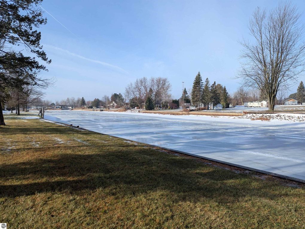 Image 4 of property listing at 534 S Main Street, Au Gres, MI 48703