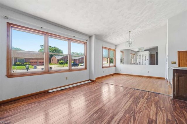 223 Woodbury Forrest DR, Hampton, VA 23666