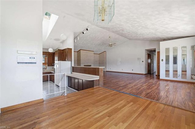 223 Woodbury Forrest DR, Hampton, VA 23666