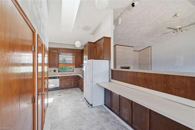 223 Woodbury Forrest DR, Hampton, VA 23666