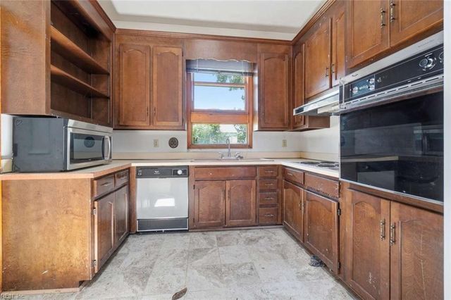 223 Woodbury Forrest DR, Hampton, VA 23666