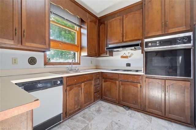 223 Woodbury Forrest DR, Hampton, VA 23666