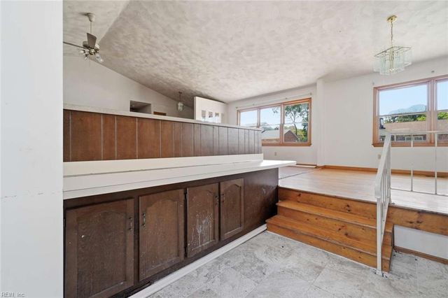 223 Woodbury Forrest DR, Hampton, VA 23666