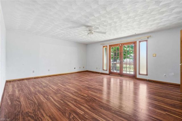 223 Woodbury Forrest DR, Hampton, VA 23666