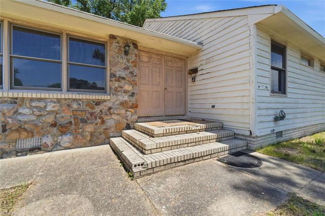 223 Woodbury Forrest DR, Hampton, VA 23666