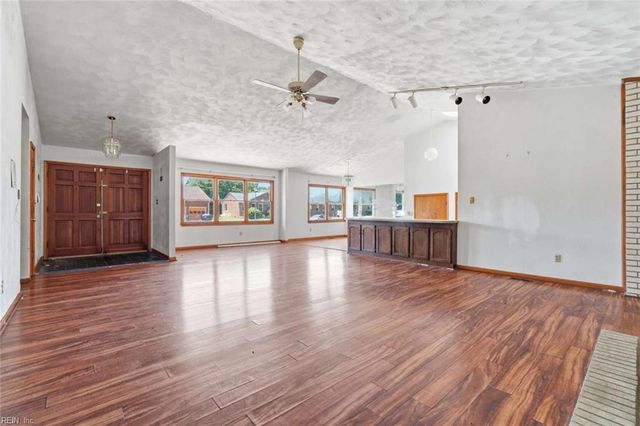 223 Woodbury Forrest DR, Hampton, VA 23666