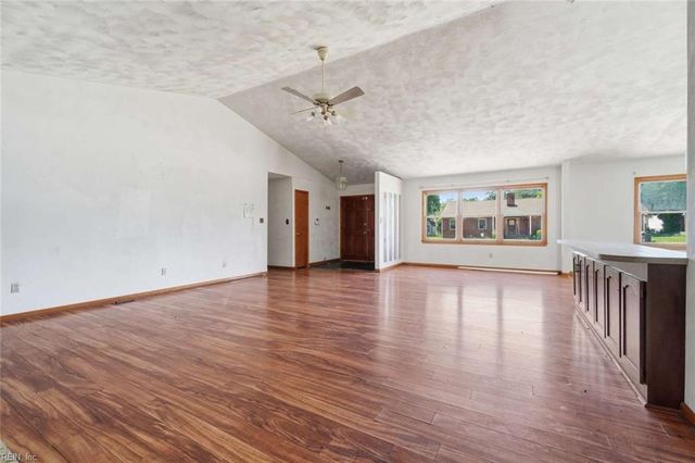 223 Woodbury Forrest DR, Hampton, VA 23666